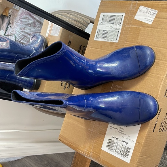 Used Blue Sienna UGGs rain boot short - Picture 7 of 8